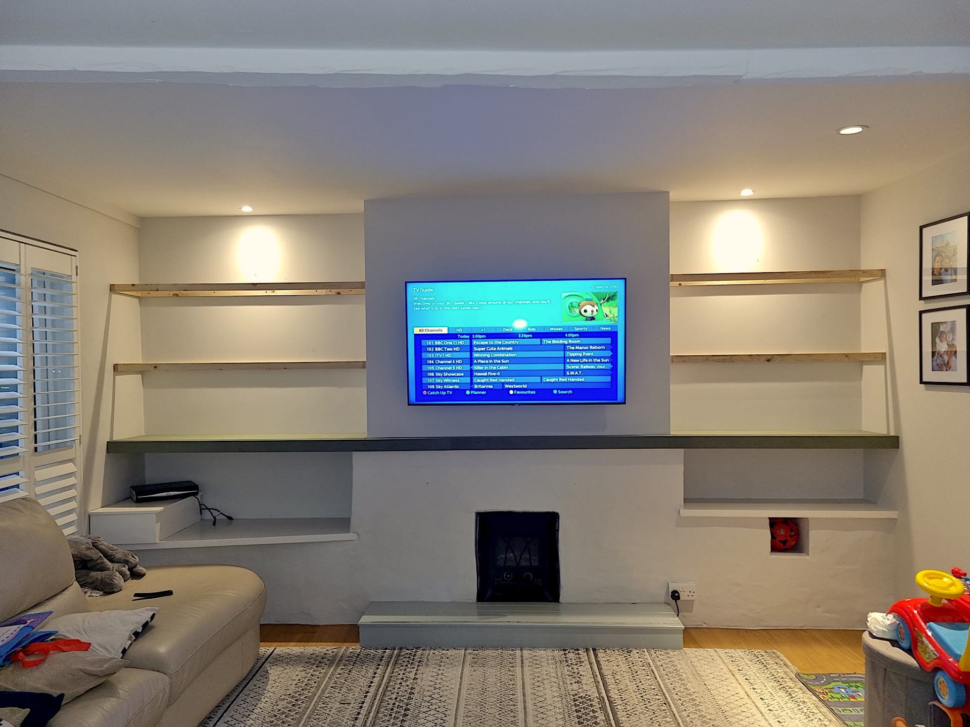 Floating shelves and TV recess, Trinity